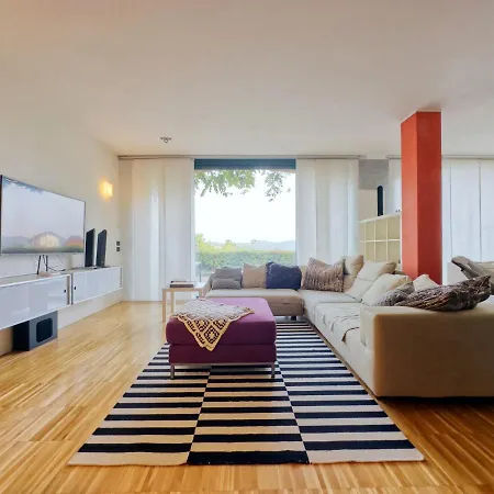 Charm: Modern With Parking! *