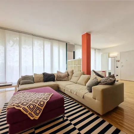 Charm: Modern With Parking! Apartmán *