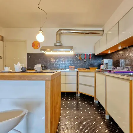 Apartmán Charm: Modern With Parking!