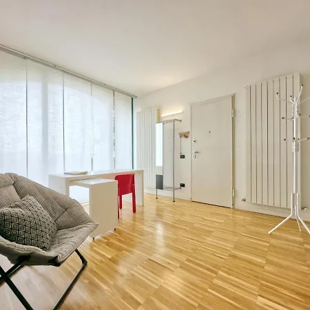 Charm: Modern With Parking! Apartmán *