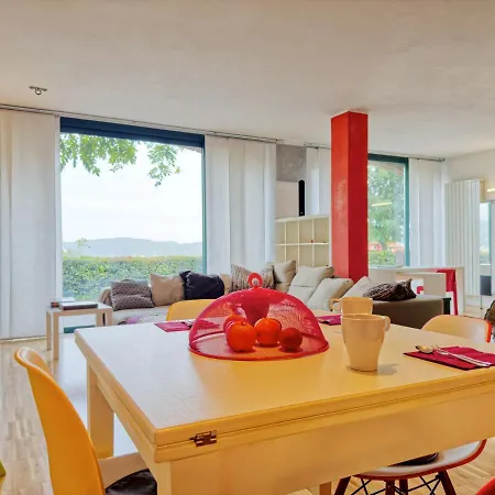 Charm: Modern With Parking!