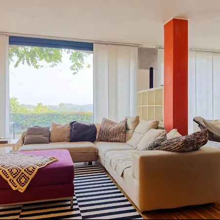 Charm: Modern With Parking!